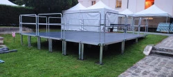 Prestataire évènementiel pour installation de scène en plein air  